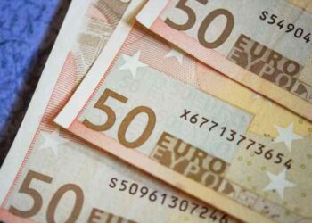 Euro Poised for Strongest Two-Day Rally Versus Dollar Since 2009