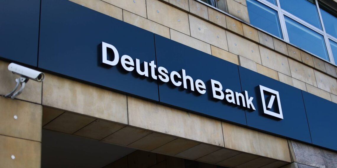 Deutsche Bank Warns of U.S. Dollar Decline Amid Trade and Geopolitical Shifts