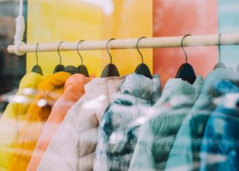 Retail sales climb 1.4% in March as consumers buy big-ticket items before tariffs hit.