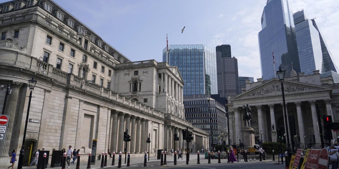 Bank of England Cuts Rates, Eyes US-UK Trade Deal
