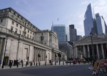 Bank of England Cuts Rates, Eyes US-UK Trade Deal