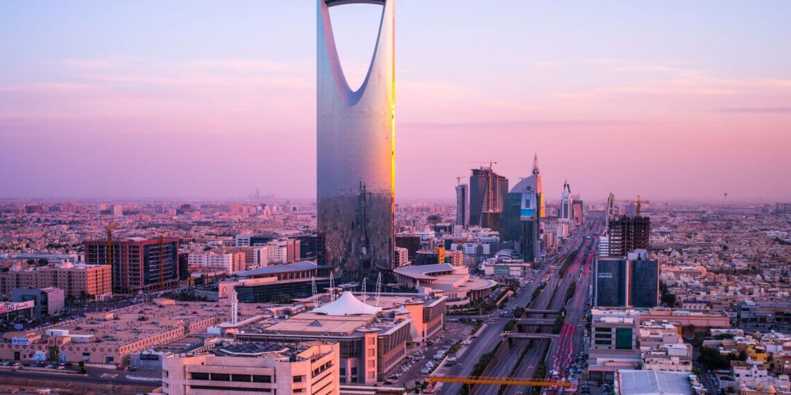 Trump Seeks Gulf Investment in Saudi Visit