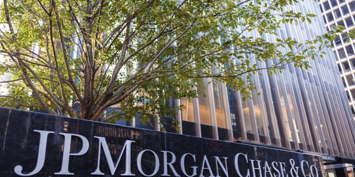 JPMorgan Warns of Stagflation Risk From Tariffs