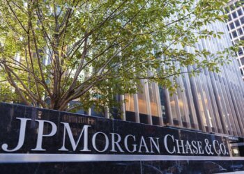 JPMorgan Warns of Stagflation Risk From Tariffs