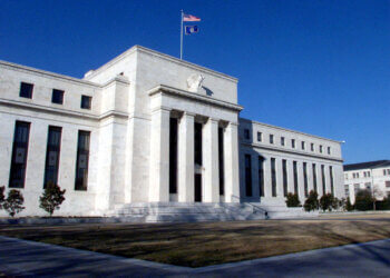 Fed Seen Holding Rates Steady as Tariff Fears Persist