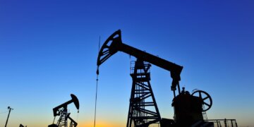 Wall Street Petrol Fiyatlarındaki Artış ve İmalattaki Düşüşle Yükseldi