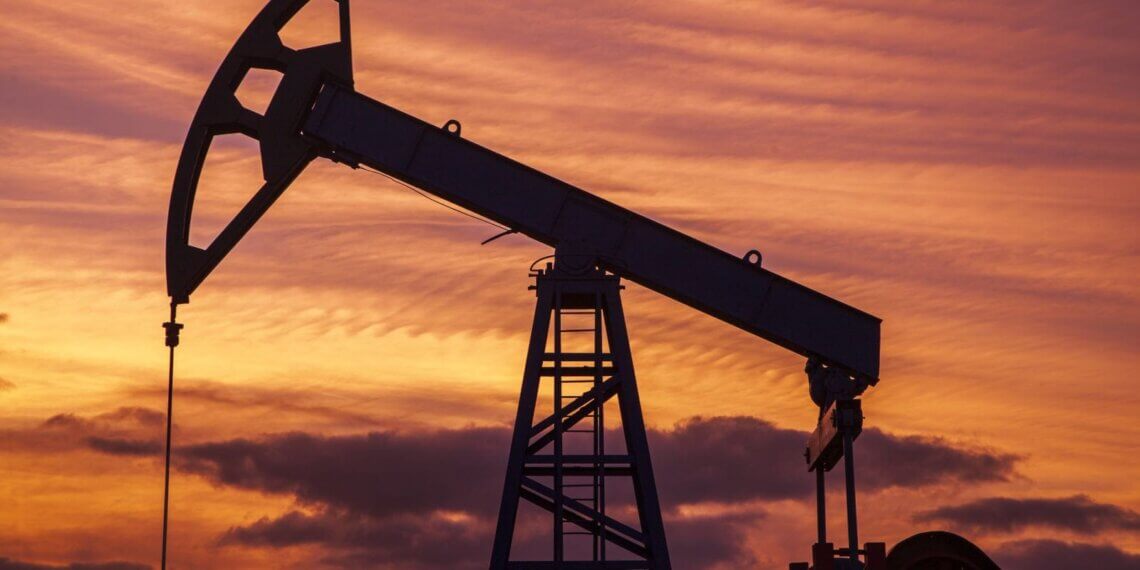 U.S. Strike on Iran Clouds Economic Outlook, Spurs Oil Risk