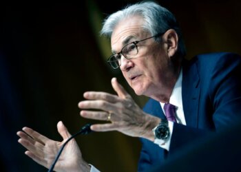 Fed Moves to Ease Leverage Rules for Big Banks