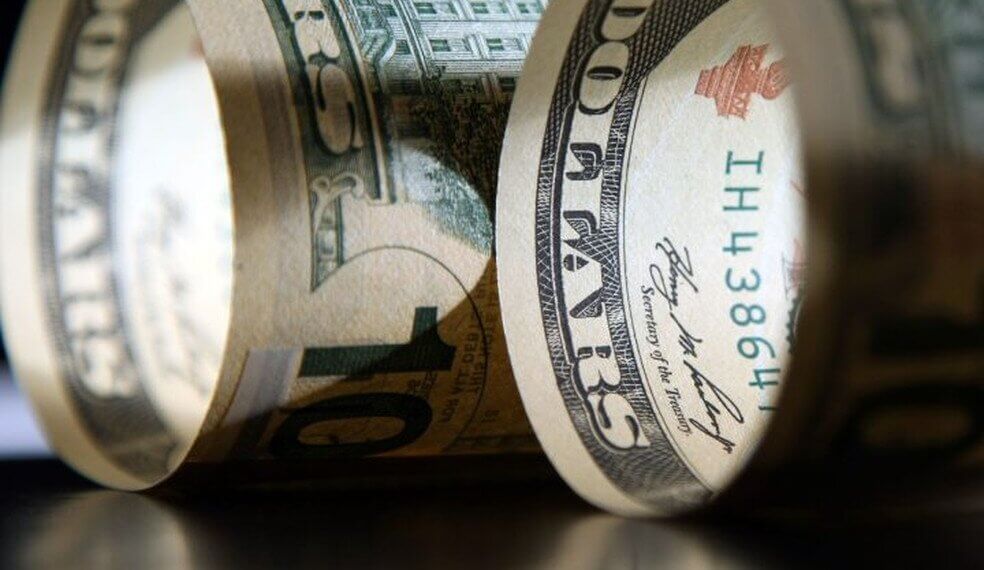 Dollar Slides on Fed Tensions, Rate-Cut Speculation