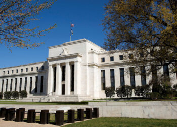 Fed Set to Hold Rates Amid Inflation, Tariff Risks