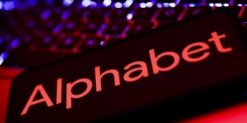 Tech Titans Shine Amid Tariff Turmoil in Earnings Season