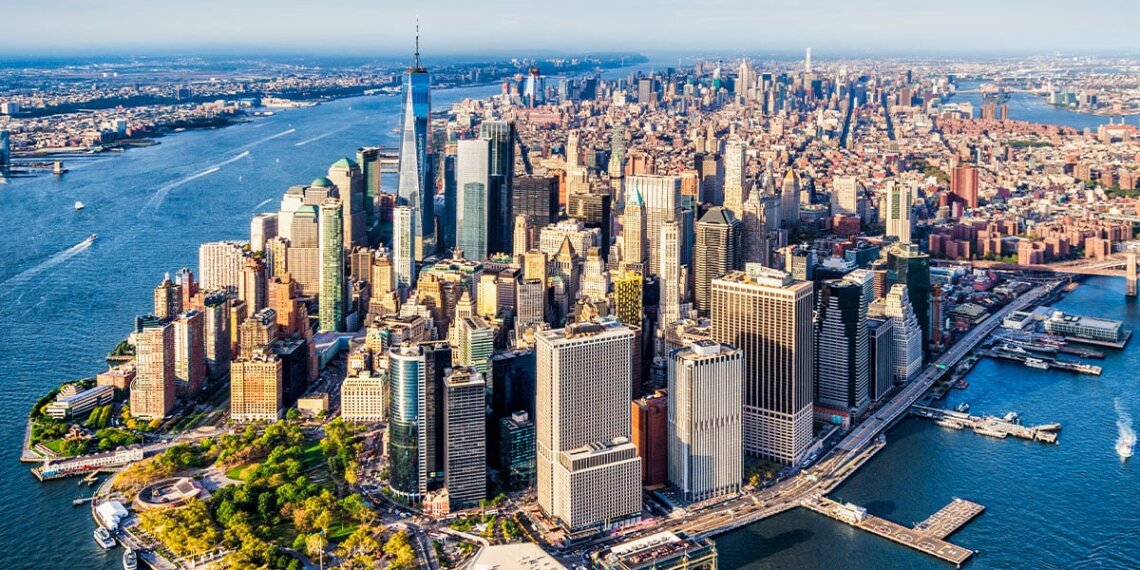 US Services Growth Stalls as Tariff Pressures Mount